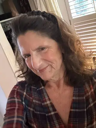 Denise Landi headshot